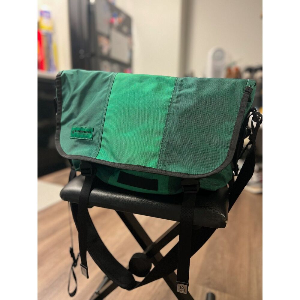 Timbuk2 Classic Messenger Bag Size M Green Commuter Shoulder Laptop Bag